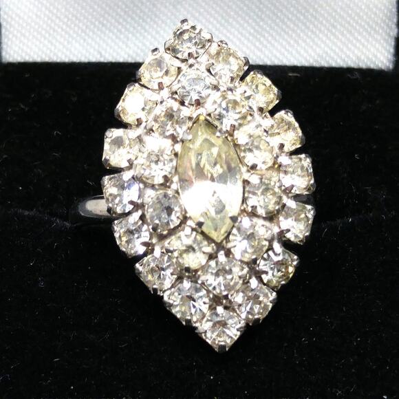 Vintage Clear Rhinestone Adjustable Ring, Size 7, Rhodium Plated, 1950s - Picture 10 of 10